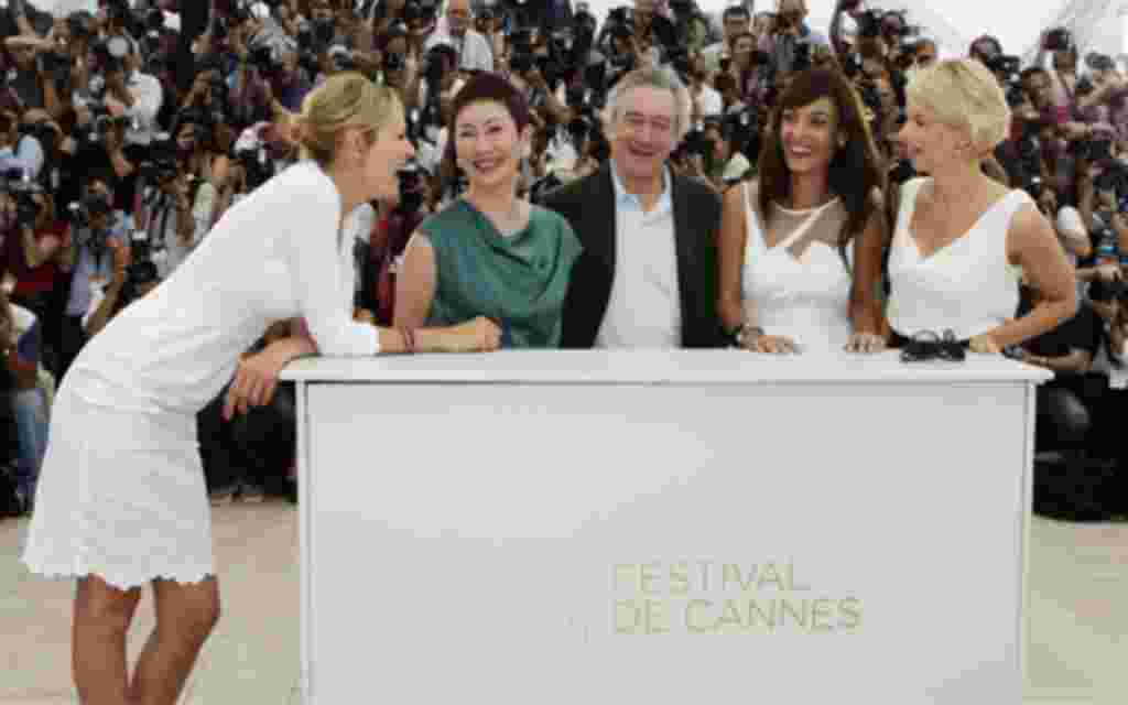 Miembros del jurado: Uma Thurman, Nansun Shi, Robert De Niro (presidente), Martina Gusman y Linn Ullmann.