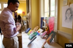 More than 150 pieces of art made by refugees from Greece were part of the collection at Love Without Borders - For Refugees' art show on Thurs., Sept. 16 in Washington D.C. (N. Papadogiannakis/VOA)