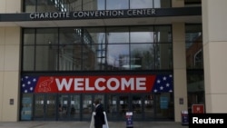 Centar za konvencije u Šarlotu je mesto održavanja Republikanske nacionalne konvencije, koja će većim delom biti virtuelna. Predsednik Tramp primiće nominaciju iz Bele kuće.