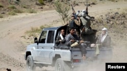 Tribesmen supporting the Shi'ite Houthi rebels ride a truck in Yareem town of Yemen's central province of Ibb, Oct. 22, 2014.