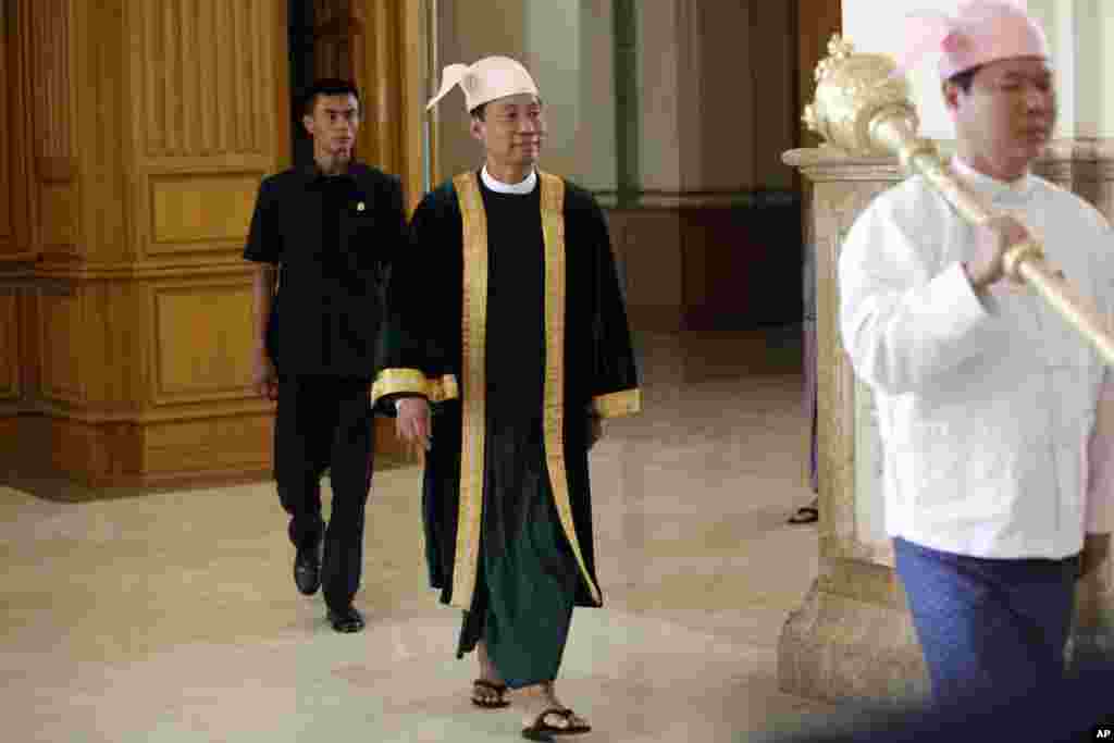 Myanmar Lower House Speaker Shwe Mann, center, arrives to attend a regular session at Parliament in Naypyitaw, Myanmar Tuesday, Aug 18, 2015. Parliament has reopened for its final session before Myanmar&#39;s nationwide election, with a spotlight on the influential speaker following his violent ouster as head of the military-backed ruling party. (AP Photo/Khin Maung Win)