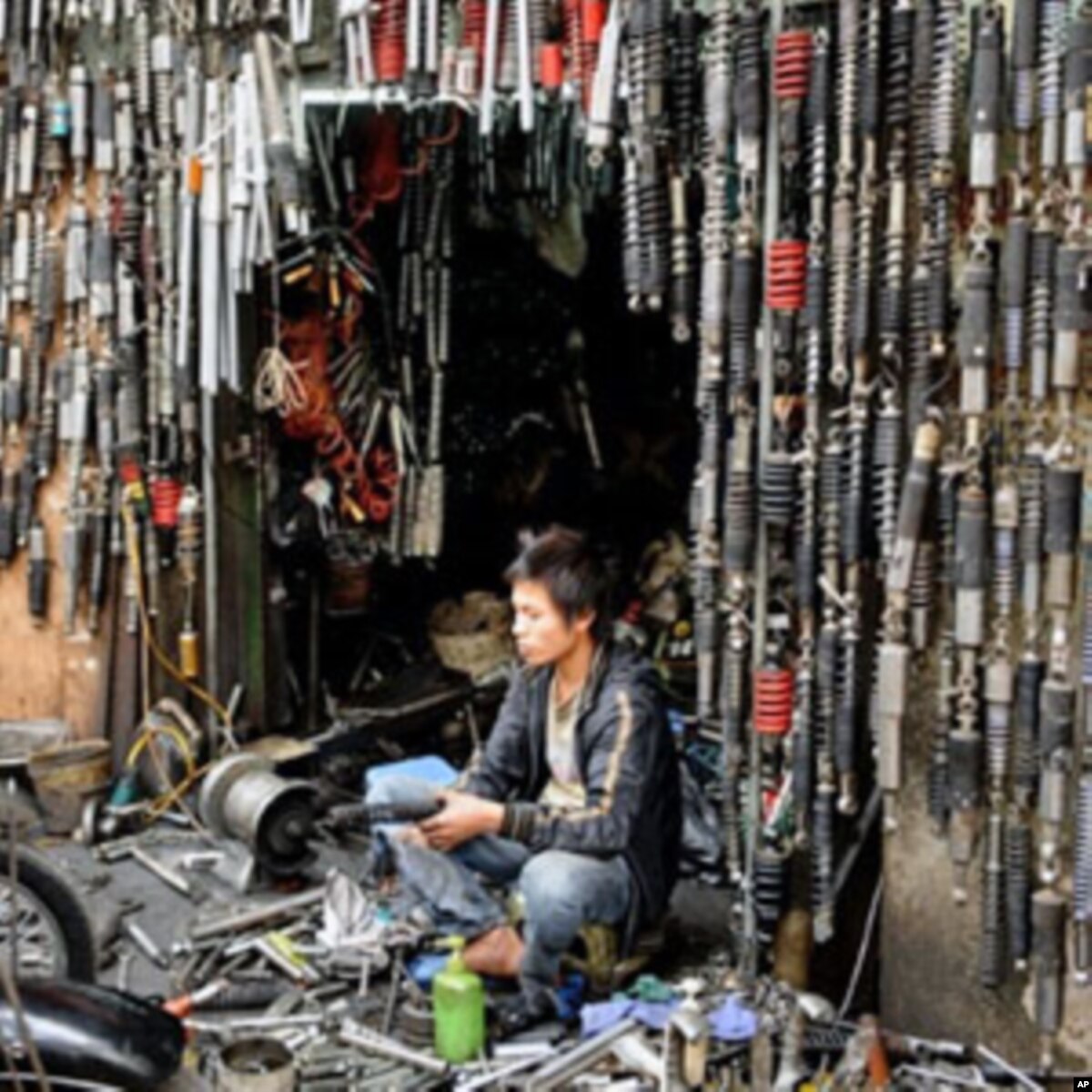 Vietnam's Economic Problems Driven by Unchecked Growth