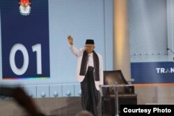 Calon wakil presiden nomor urut 01 Ma'ruf Amin saat menjalani debat di Hotel Sultan, Jakarta pada Minggu (17/3) malam.( Foto: Dokumentasi TKN Jokowi-Ma'ruf)