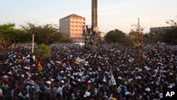 Guineenses aguardam por fim da crise