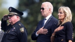 El presidente de EE. UU., Joe Biden, y la primera dama, Jill Biden, asisten al 40 ° Servicio Conmemorativo de los Oficiales Nacionales de Paz en el Capitolio en Washington, el 16 de octubre de 2021. REUTERS / Tom Brenner