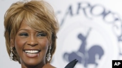 Musician Whitney Houston arrives at the 17th Carousel of Hope Ball benefiting the Barbara Davis Center for Childhood Diabetes in Beverly Hills, California Oct. 28, 2006. 