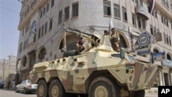 یمن میں مظاہرین کو روکنے کے لیے فوجی قوت کا استعمال