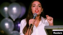 Alexandria Ocasio-Cortez (29 tahun) memenangkan kursi DPR AS dari daerah pemilihan di New York City.