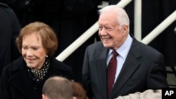 美国前总统卡特和夫人抵达国会山参加川普的总统就职典礼。（2017年1月20日）