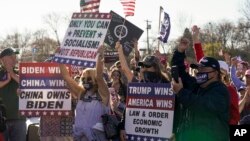 7 Kasım 2020 - Milwaukee'de Trump destekçileri resmi olamayan sonuçlara göre Biden'ın kazandığının açıklanmasının ardından protesto düzenledi