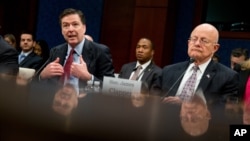 Direktor FBI-a Džejm Komi (levo) i direktor američke Nacionalne obaveštajne službe Džejms Klaper u Kongresu SAD, 1. mart 2016.