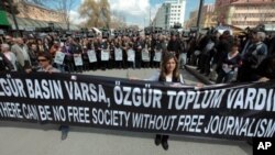 Hundreds of journalists protest the detention of journalists in Ankara, Turkey. (File Photo - March 19, 2011)