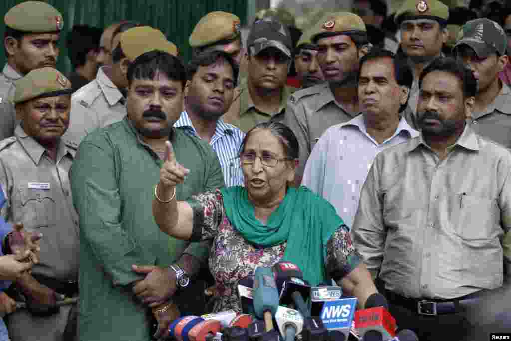 Dalbir Kaur, sister of Sarabjit Singh, who was convicted of spying for India and sentenced to death in Pakistan, speaks with the media in New Delhi, India, May 2, 2013.