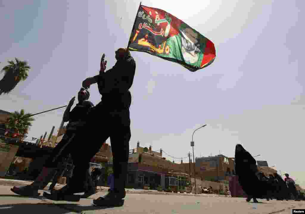 Shi'ite pilgrims make their way to Kadhimiya, Baghdad, Iraq, June 13, 2012.