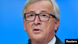 European Commission President Jean-Claude Juncker holds a news conference at the European Council in Brussels, Belgium, Oct. 30, 2016. 