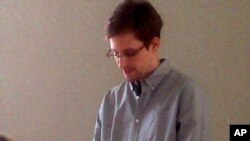  This handout file photo taken on Friday, July 12, 2013, and made available by Human Rights Watch, shows NSA leaker Edward Snowden during his meeting with Russian activists at Moscow airport.