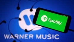 Warner Music suspende operaciones en Rusia