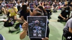 2일 홍콩에서 경찰의 고교생 피격 사건 항의 시위가 열렸다. 
