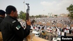 خیبر پښتونخوا کې داختر په مهال د ورانکارۍ د کومې ممکنه پیښې مخنیوي دپاره کلک امنیتي تدابیر نیول شوي دي .