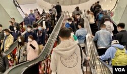 立法会选举投票日，多间商场挤满购物人潮。 (美国之音汤惠芸拍摄)