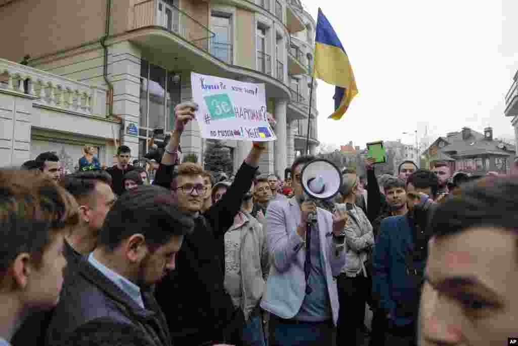 اوکراین خود را برای دور دوم انتخابات آماده می کند. رئیس جمهوری فعلی این کشور با یک کمدین در دور دوم رقابت دارد.&nbsp;