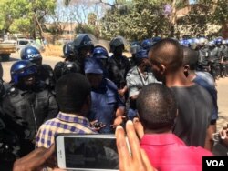 Doctors and police talking about abducted Harare doctors, Dr. Peter Magombeyi.