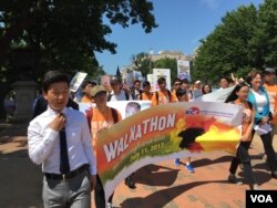 미국의 한인 2세 학생들이 11일 워싱턴 백악관 앞에서 북한인권 개선을 촉구하는 집회를 열었다.