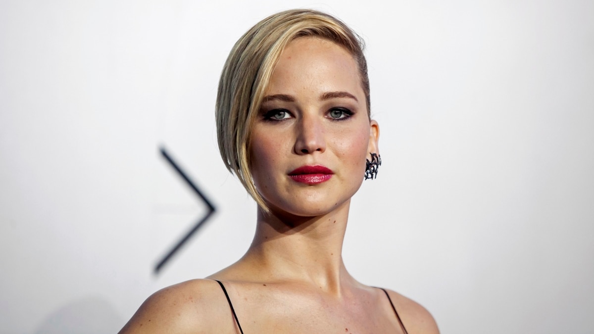 Jennifer Lawrence Contacts FBI After Nude Photos Hacked image