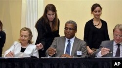 U.S. Secretary of State Hillary Clinton, second left, Haitian Prime Minister Jean-Max Bellerive, center, and French Foreign Minister Kouchner, right, sign the memoranda of understanding regarding Haiti's recovery projects during a meeting at the InterCont