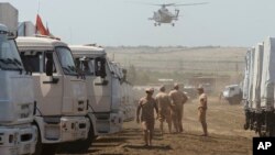 14일 인도적 지원 구호물자를 실은 러시아 수송단이 우크라이나 국경 인근에서 대기하고 있다.
