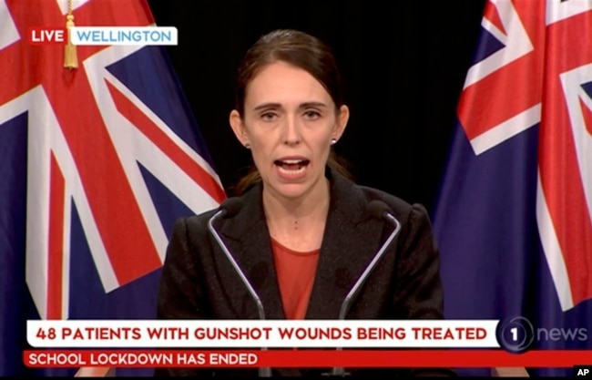 La primera ministra de Nueva Zelanda Jacinda Ardern ofrece una conferencia de prensa en Wellington, después del ataque a dos mezquitas en Christchurch, Nueva Zelanda, el viernes, 15 de marzo de 2019.