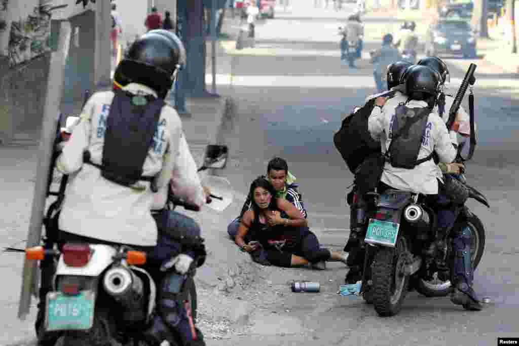 Opposition supporters affected by tear gas reacts during a rally against Venezuelan President Nicolas Maduro&#39;s government in Caracas, July 9, 2017.