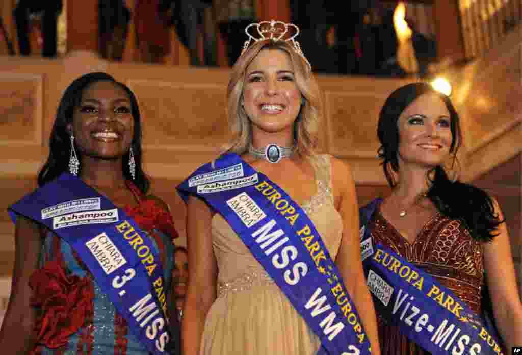 Miss World Cup (Miss WM - WeltMeisterschaft) 2011 Dominique Ela Wisniewski (C) of New Zealand poses for photographers with second-placed Christina Trost of Germany (R) and third placed Jane Ogbe (L) of Nigeria after the finals of the beauty pageant gala i