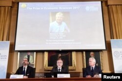 روز دوشنبه پروفسور ریچارد تیلر تلفنی خبر دار شد که برنده نوبل اقتصاد شده است.