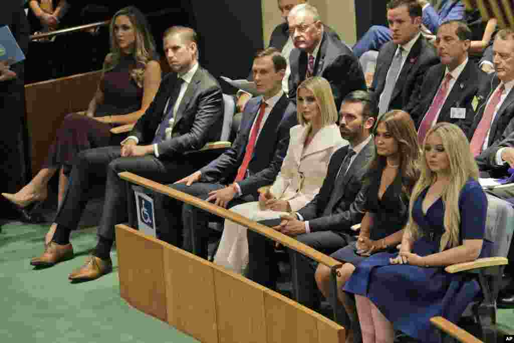 همزمان با سخنرانی پرزیدنت ترامپ، خانواده او نیز به عنوان مهمان حضور داشت. دو دختر، داماد، دو پسر و همسران شان در جایگاه حضور داشتند.&nbsp;