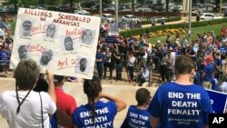 Des manifestants protestant contre l’exécution annoncée de sept condamnés dans l’Arkansas, 14 avril 2017.