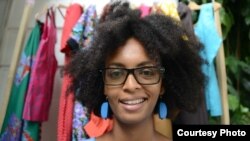 Teclaire Wilson of Dakar proudly displays an increasingly popular natural hair style in Senegal (VOA/Ricci Shryock)