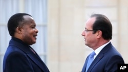  Le président congolais Denis Sassou Nguesso et le président français François Hollande à Paris, le 6 décembre 2013. (AP Photo/Christophe Ena) 