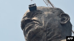 Kepala patung Sardar Vallabhbhai Patel, salah seorang "founding fathers" India di Gujarat.