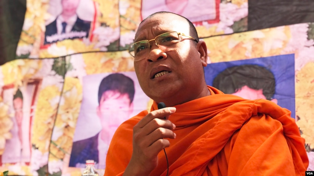 Venerable Loun Sovath, an award-winning human rights activist, attends the commemoration of the sixth anniversary of the violent crackdown on garment workers in Phnom Penh, Cambodia, January 3, 2020. (Hul Reaksmey/VOA Khmer) 