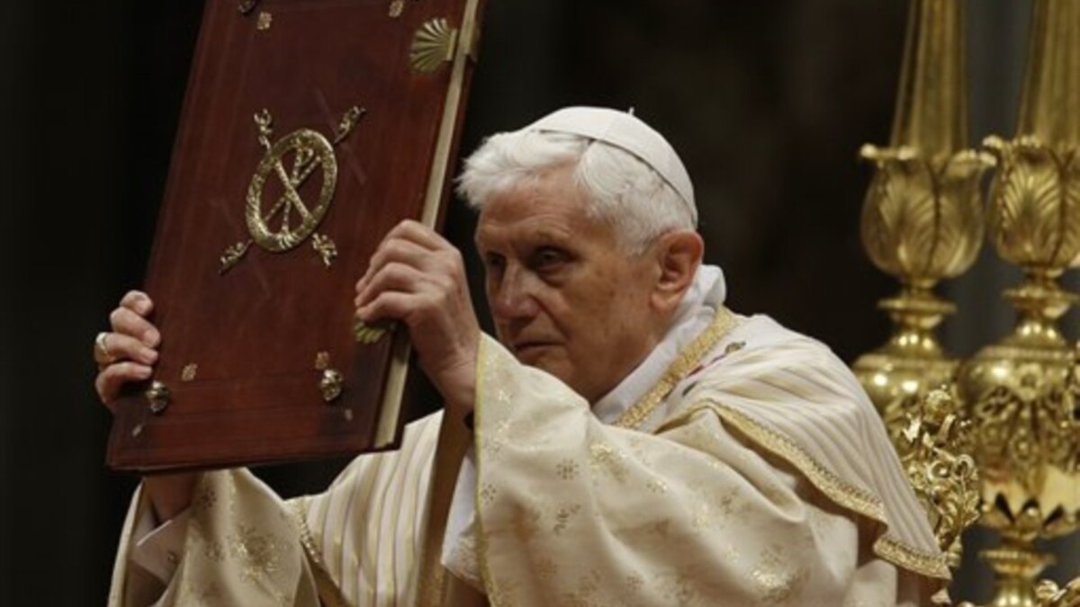 Pope Benedict Calls For Peace In Troubled Regions