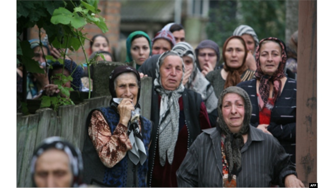 Yalangoch rus sochli ayollar fotosuratlari