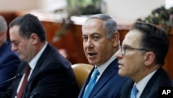Benjamin Netanyahu no meio