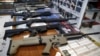 Doanh số mua súng ở Mỹ tăng mạnh trước các biện pháp hạn chế