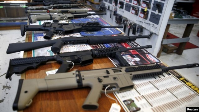 Tras reunirse con asesores legales y policiales en la Casa Blanca, Obama dijo que planteará al pueblo estadounidense la serie de iniciativas que implementará para hacer más estrictas las leyes de control de armas.
