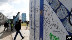 A 30 años de la caída del muro de Berlín, los contrastes entre el este y oeste de Alemania siguen siendo visibles. 