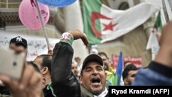 Les Algériens protestent le 3 mai 2019