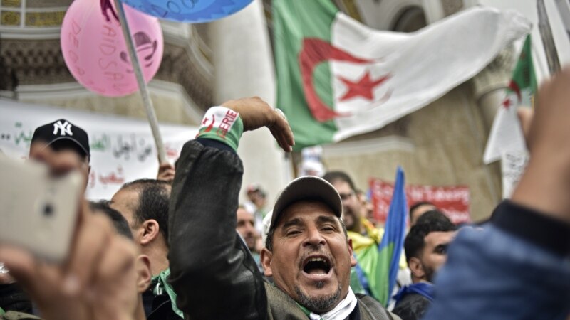 Arrestations et nouvelles manifestations à Alger