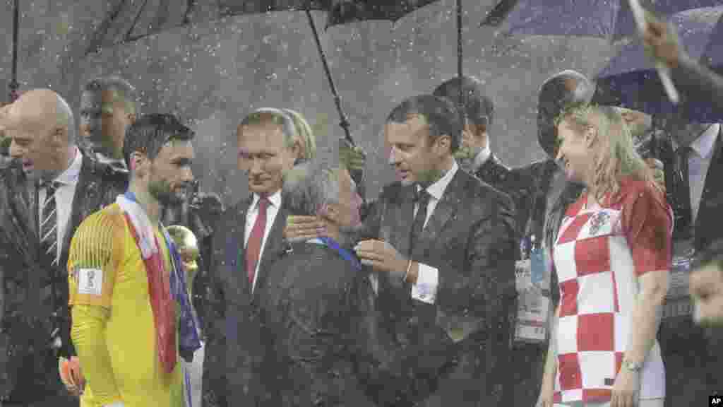 法國總統馬克龍祝賀國家隊教練迪甘斯帶領球隊勇奪世界盃