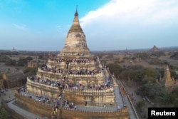 People wait to see the sunset from the top of Shwesandaw Pagoda in the ancient city of Bagan February 13, 2015. REUTERS/Soe Zeya Tun